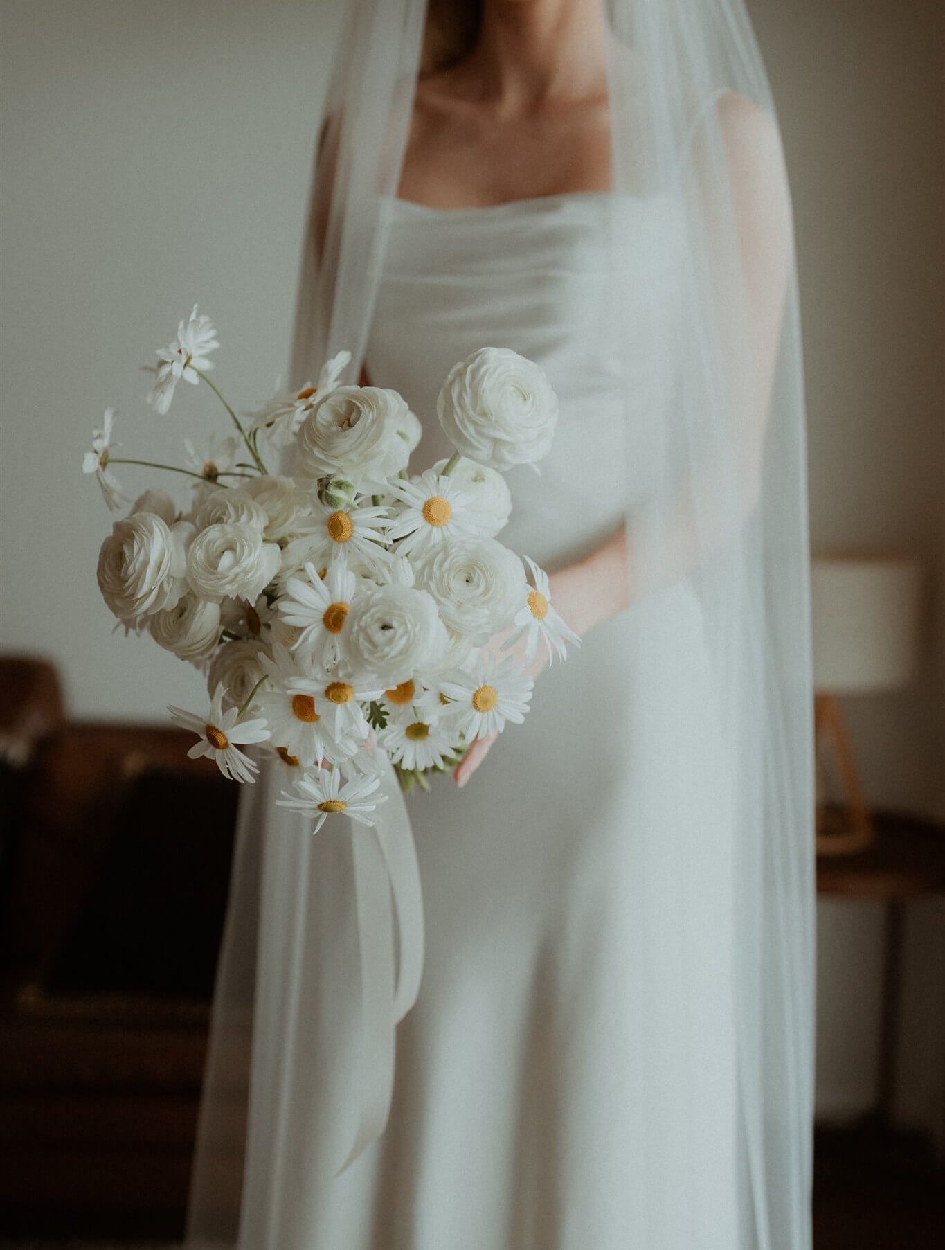 white classic bridal bouquet flowers